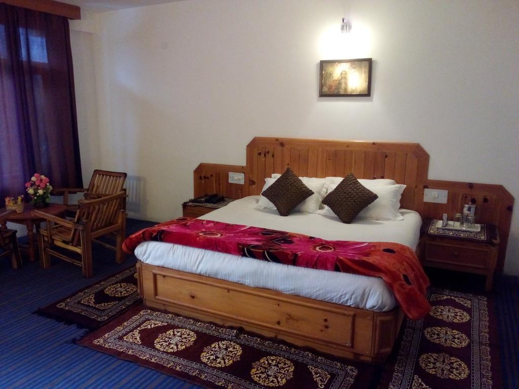 Akash Hills Hotel Manāli Quarto foto